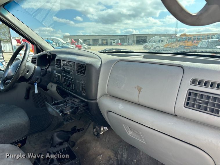 image for item ER3420 2007 Ford F650 box truck