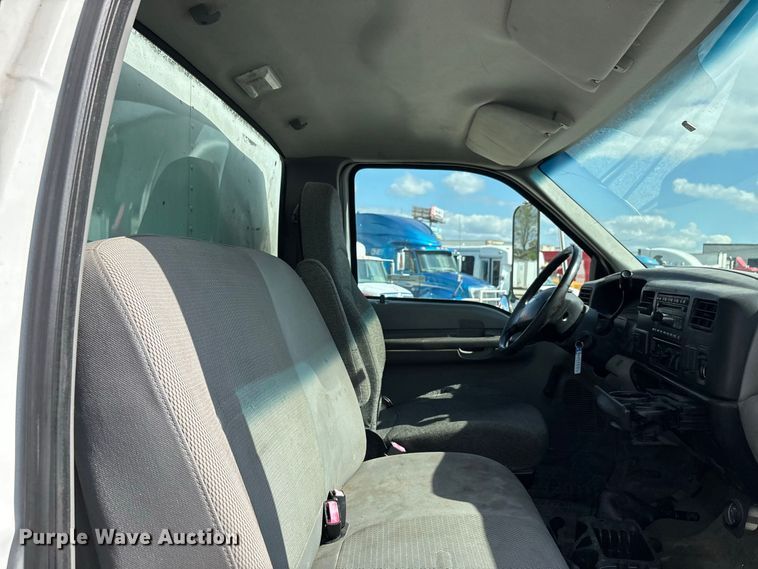 image for item ER3420 2007 Ford F650 box truck