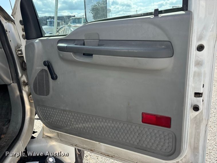 image for item ER3420 2007 Ford F650 box truck