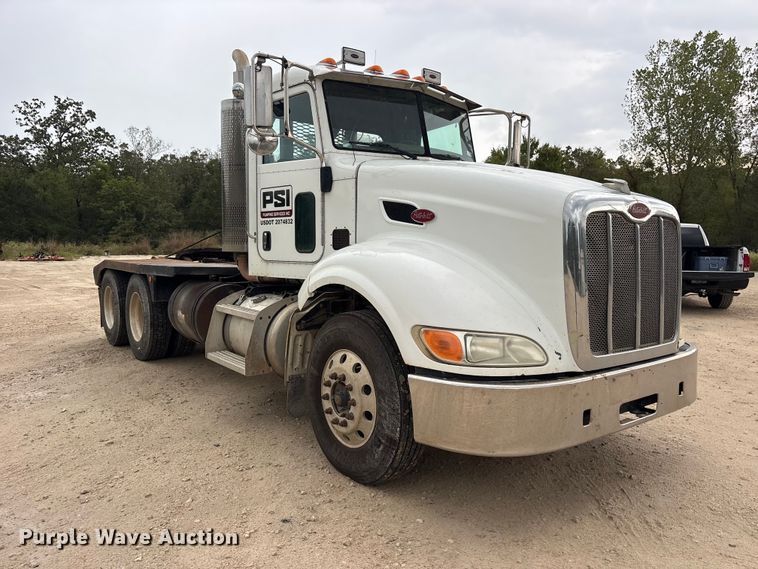 image for item ES8213 2010 Peterbilt 386 winch truck