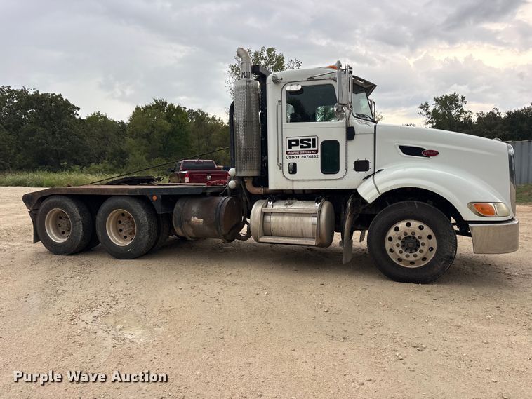 image for item ES8213 2010 Peterbilt 386 winch truck