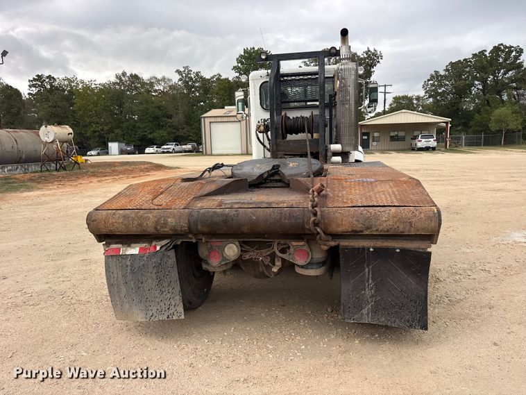 image for item ES8213 2010 Peterbilt 386 winch truck