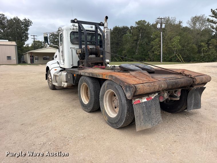 image for item ES8213 2010 Peterbilt 386 winch truck