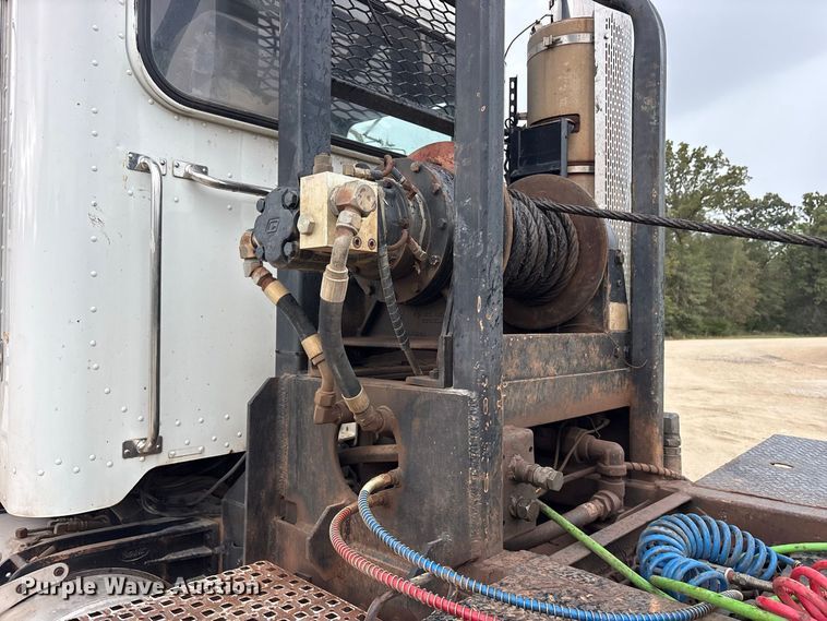 image for item ES8213 2010 Peterbilt 386 winch truck