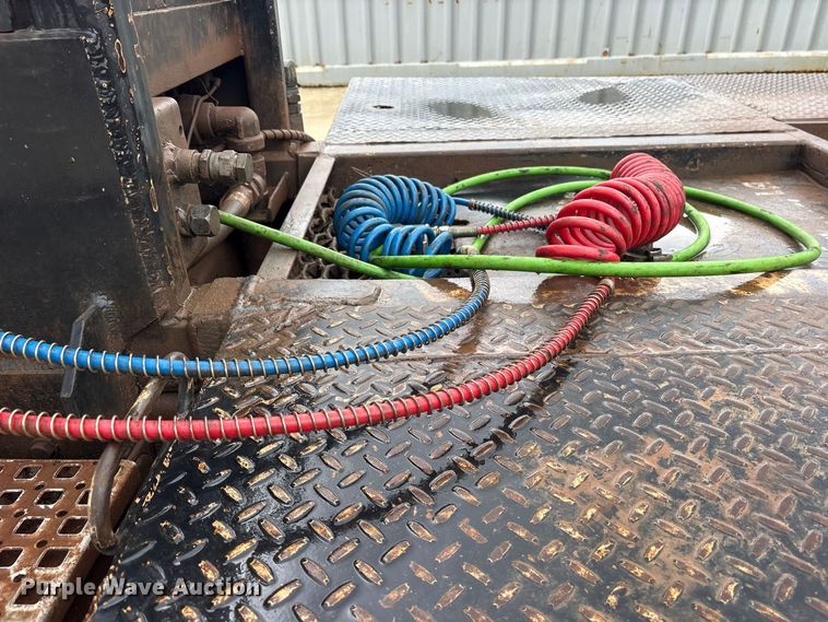image for item ES8213 2010 Peterbilt 386 winch truck