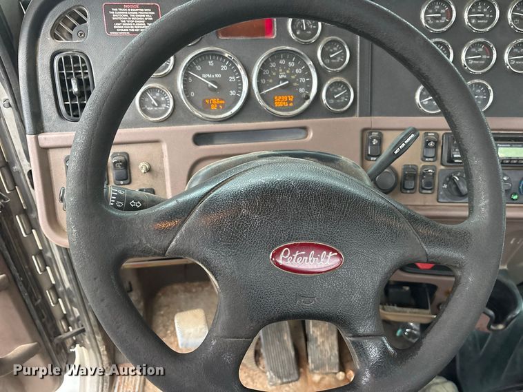 image for item ES8213 2010 Peterbilt 386 winch truck