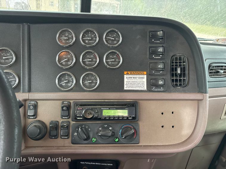 image for item ES8213 2010 Peterbilt 386 winch truck