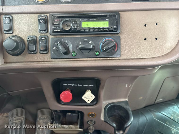 image for item ES8213 2010 Peterbilt 386 winch truck