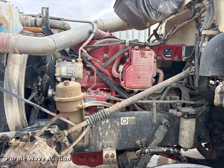 image for item ES8213 2010 Peterbilt 386 winch truck