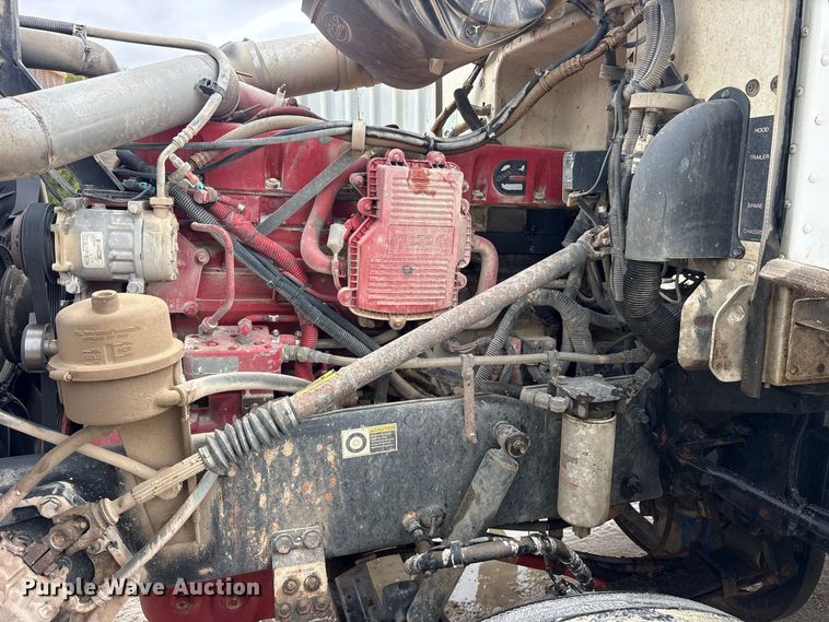 image for item ES8213 2010 Peterbilt 386 winch truck
