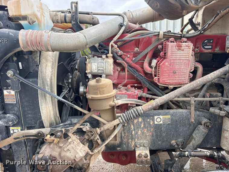 image for item ES8213 2010 Peterbilt 386 winch truck