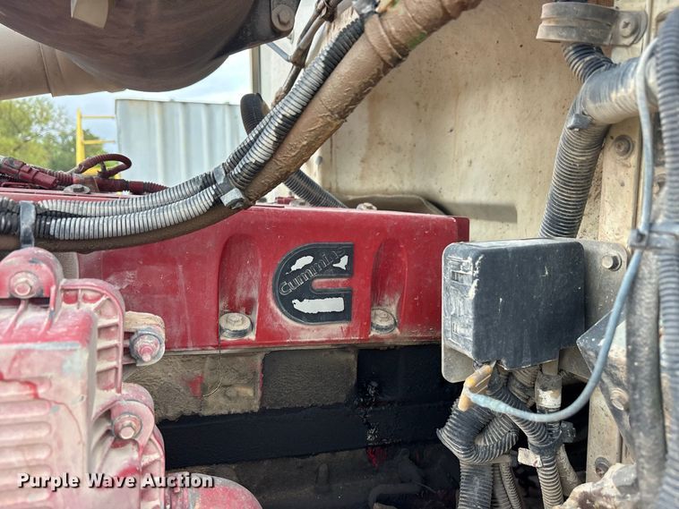 image for item ES8213 2010 Peterbilt 386 winch truck