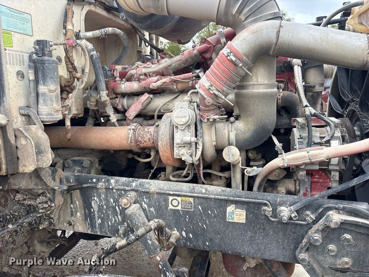 image for item ES8213 2010 Peterbilt 386 winch truck