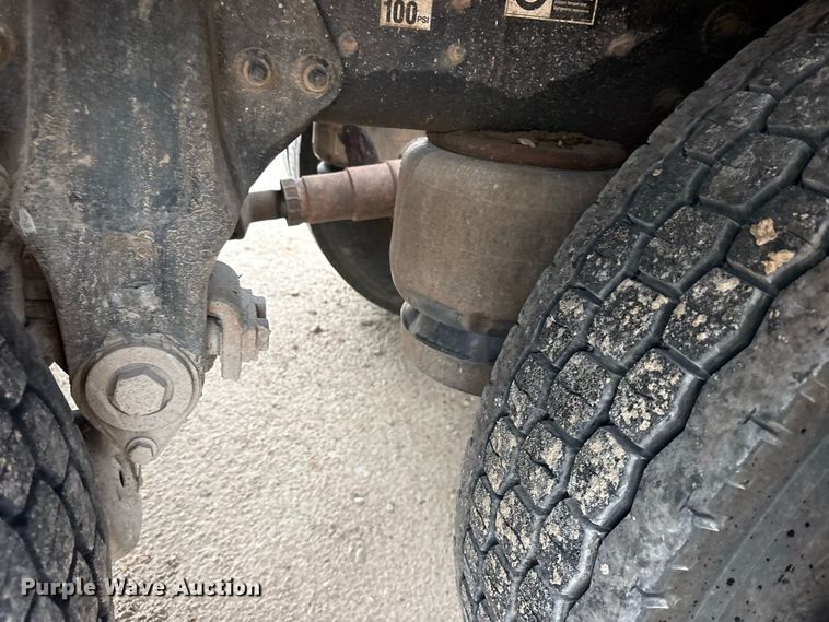 image for item ES8213 2010 Peterbilt 386 winch truck