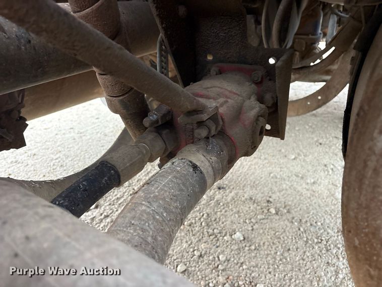 image for item ES8213 2010 Peterbilt 386 winch truck