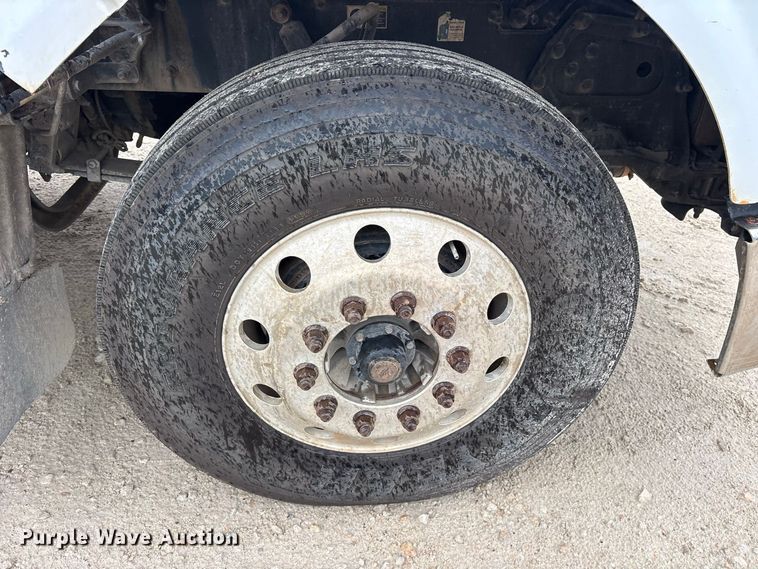 image for item ES8213 2010 Peterbilt 386 winch truck