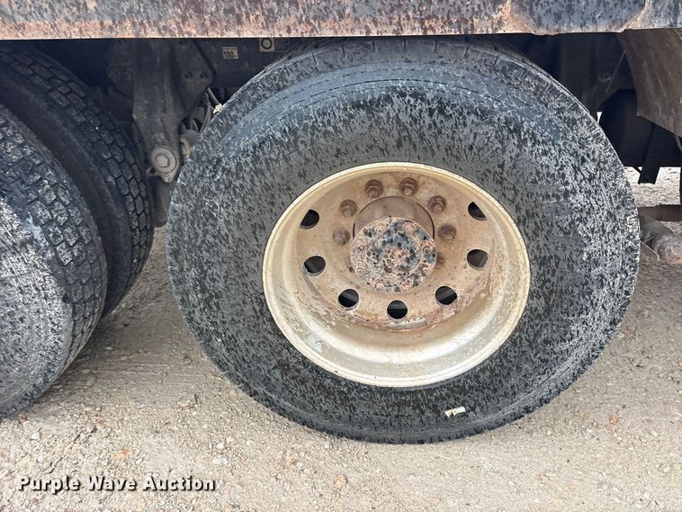 image for item ES8213 2010 Peterbilt 386 winch truck