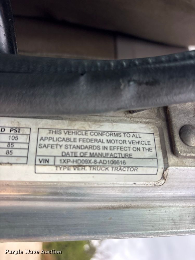 image for item ES8213 2010 Peterbilt 386 winch truck