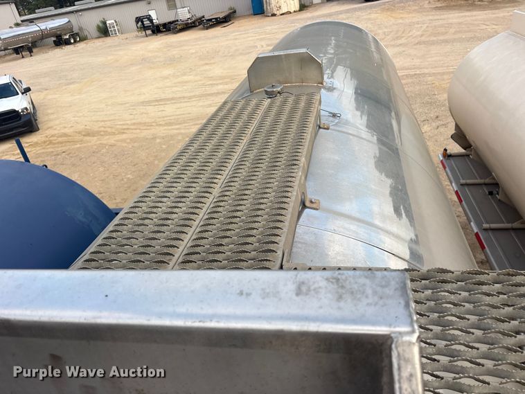 image for item ET0410 1996 Polar Tank  fuel trailer