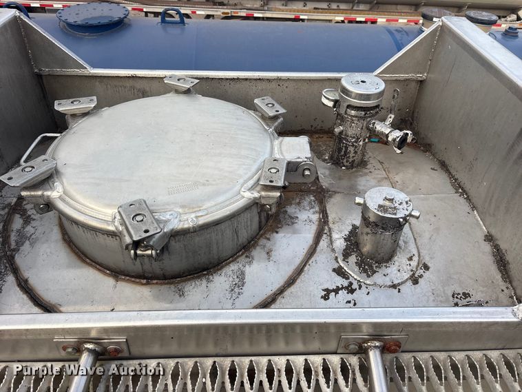 image for item ET0410 1996 Polar Tank  fuel trailer