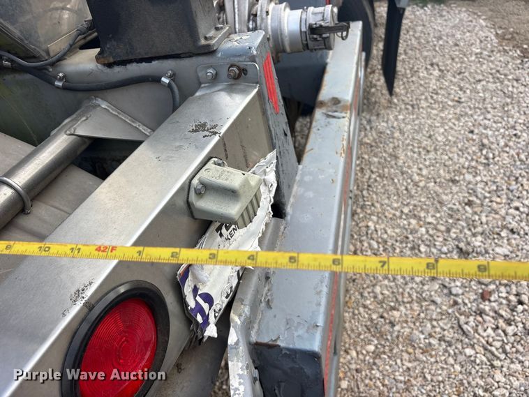image for item ET0410 1996 Polar Tank  fuel trailer