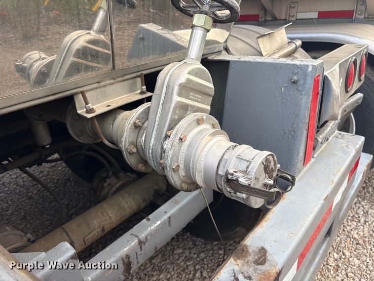 image for item ET0410 1996 Polar Tank  fuel trailer