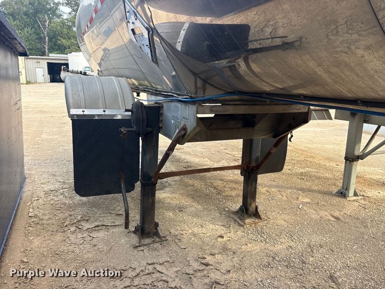 image for item ET0410 1996 Polar Tank  fuel trailer