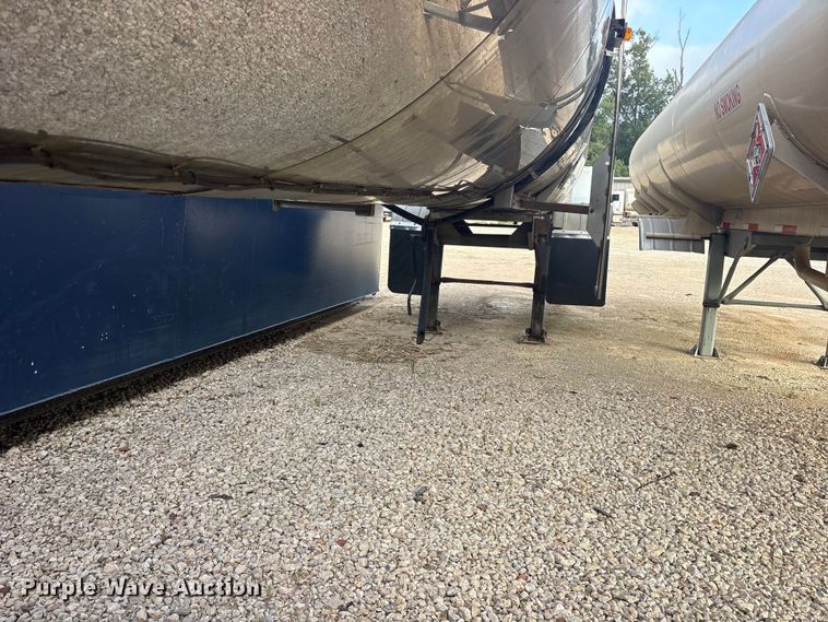 image for item ET0410 1996 Polar Tank  fuel trailer