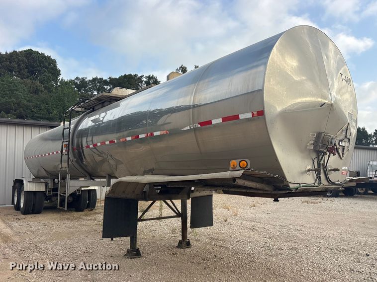 image for item ET0411 1999 Polar Tank fuel trailer