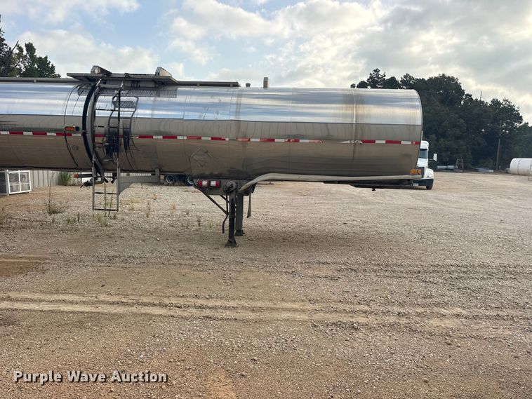 image for item ET0411 1999 Polar Tank fuel trailer