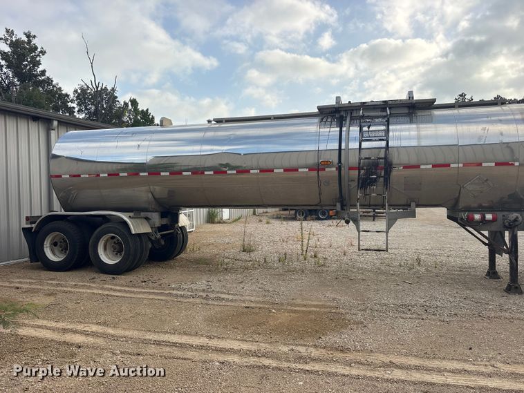 image for item ET0411 1999 Polar Tank fuel trailer