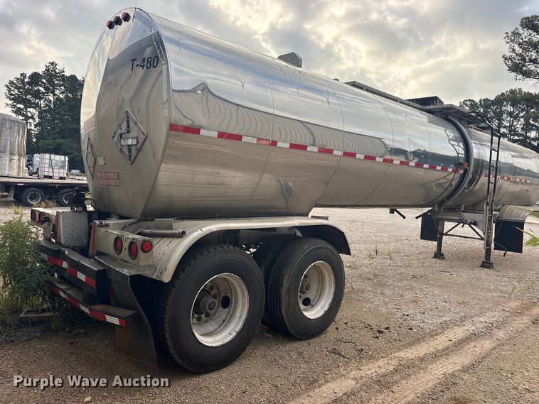 image for item ET0411 1999 Polar Tank fuel trailer