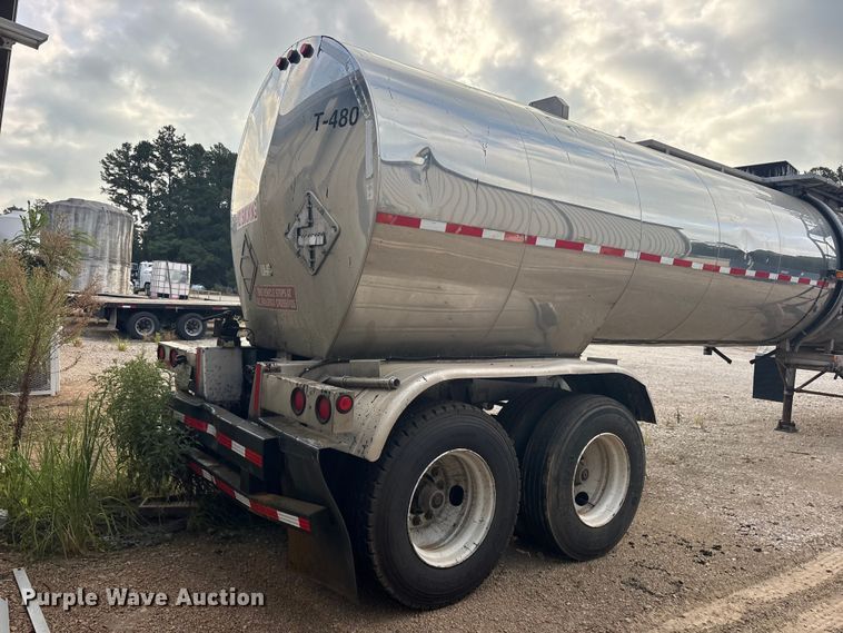 image for item ET0411 1999 Polar Tank fuel trailer