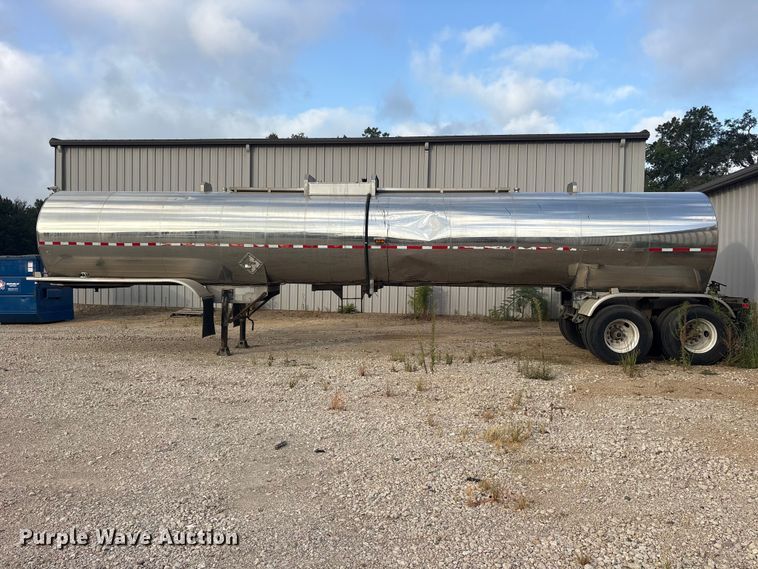 image for item ET0411 1999 Polar Tank fuel trailer