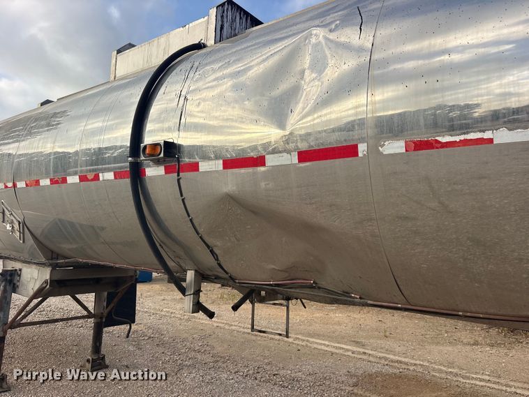 image for item ET0411 1999 Polar Tank fuel trailer