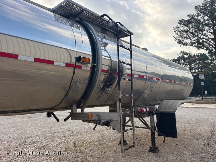 image for item ET0411 1999 Polar Tank fuel trailer