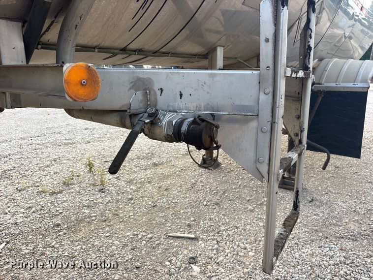 image for item ET0411 1999 Polar Tank fuel trailer