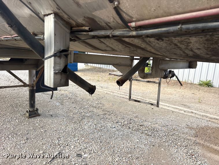 image for item ET0411 1999 Polar Tank fuel trailer
