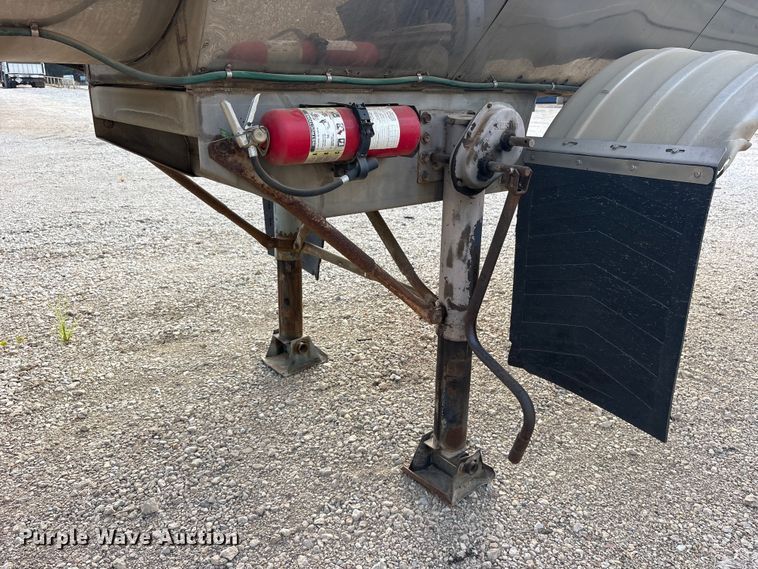 image for item ET0411 1999 Polar Tank fuel trailer