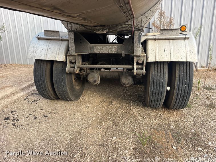image for item ET0411 1999 Polar Tank fuel trailer