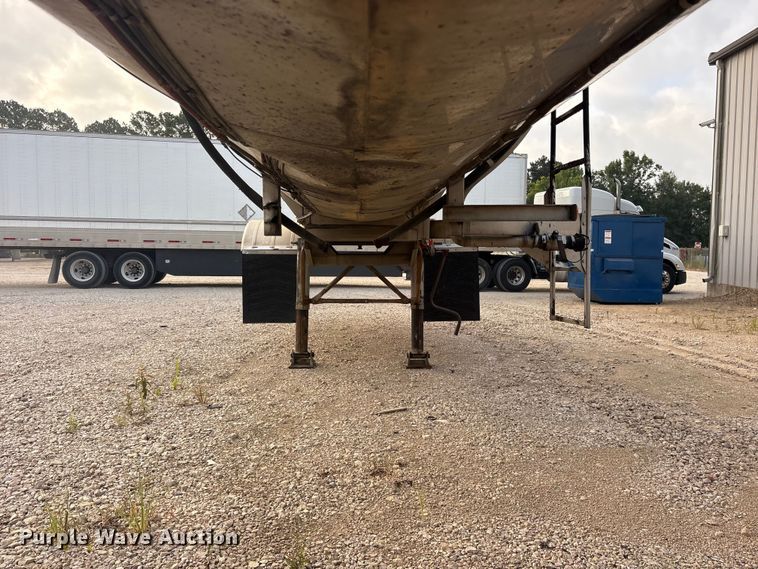 image for item ET0411 1999 Polar Tank fuel trailer