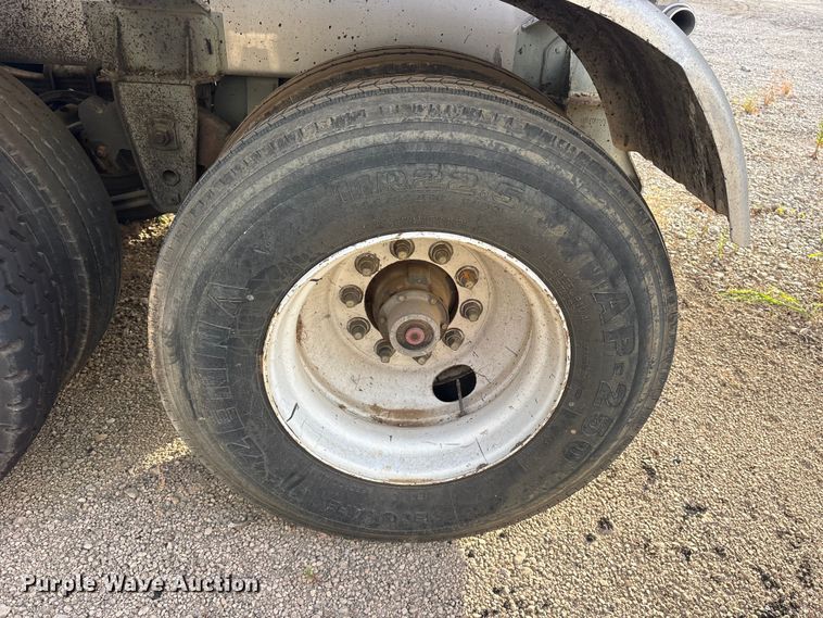image for item ET0411 1999 Polar Tank fuel trailer