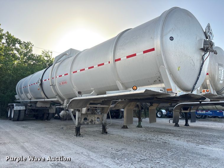 image for item EU0814 2013 Heil Trailer International fuel trailer