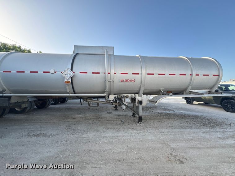 image for item EU0814 2013 Heil Trailer International fuel trailer