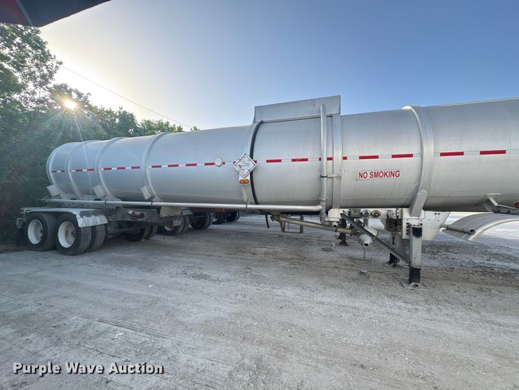 image for item EU0814 2013 Heil Trailer International fuel trailer