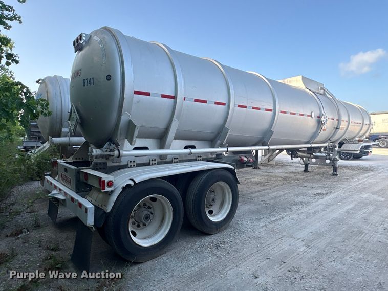 image for item EU0814 2013 Heil Trailer International fuel trailer