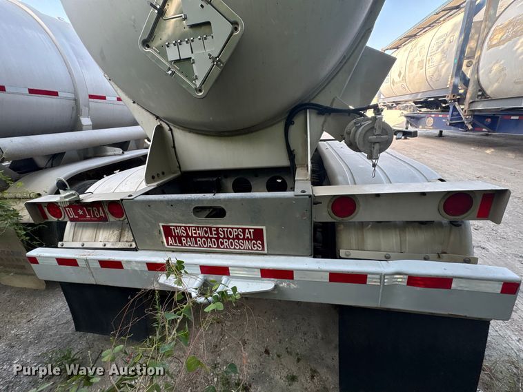 image for item EU0814 2013 Heil Trailer International fuel trailer