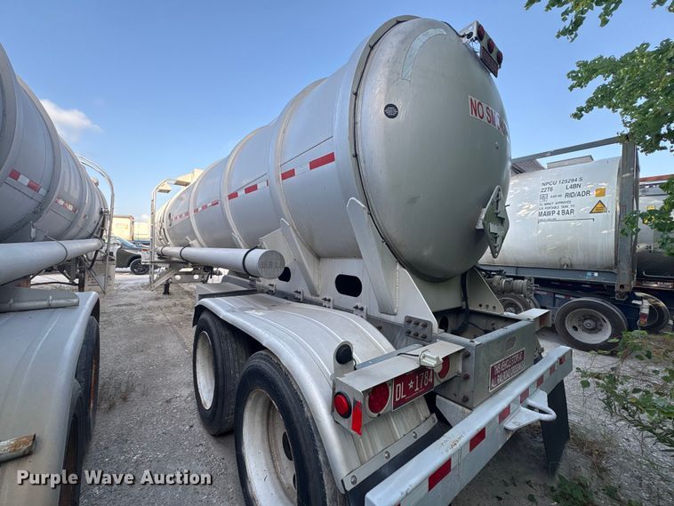 image for item EU0814 2013 Heil Trailer International fuel trailer