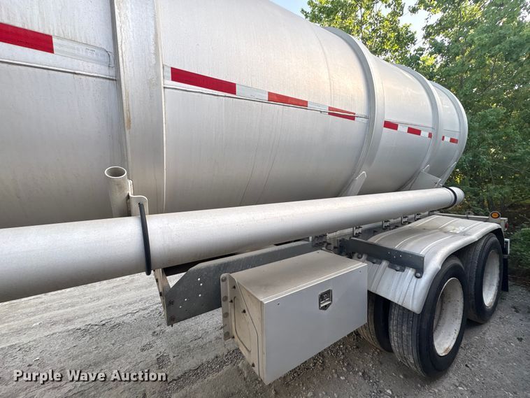 image for item EU0814 2013 Heil Trailer International fuel trailer
