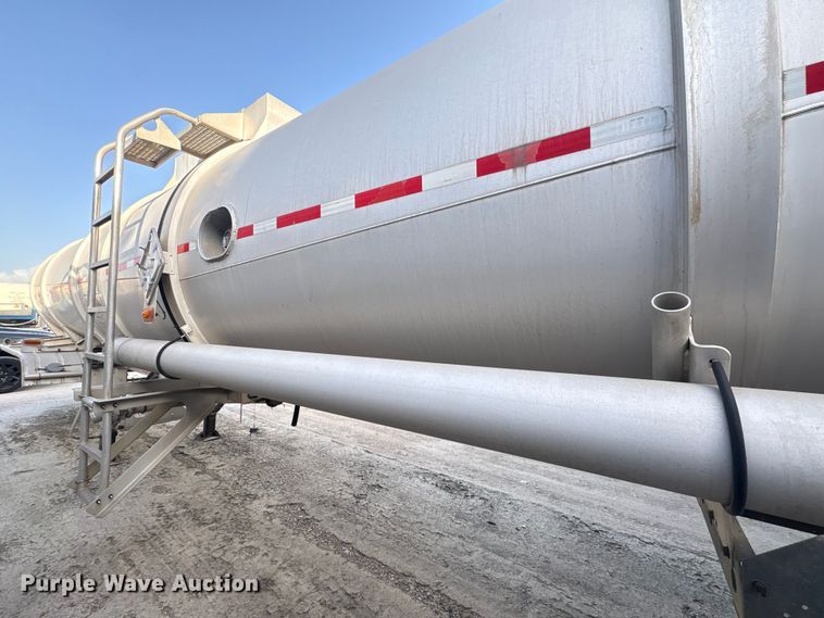 image for item EU0814 2013 Heil Trailer International fuel trailer